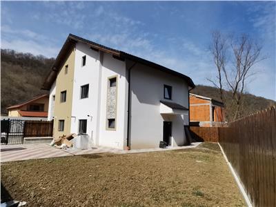 Casa Tip Duplex P+Etaj ,104 mp utili, situat in Floresti!