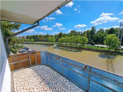 Apartament cu 3 camere decomandat situat in centrul orasului!