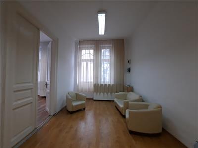 Spatiu pentru birou, 3 incaperi, situat Ultracentral!