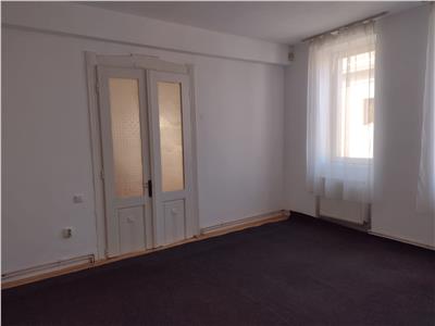 Spatiu pentru birouri, 40 mp utili, situat Semicentral!