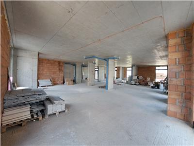 Spatiu comercial, 711 mp utili, situat in cartierul Intre Lacuri!