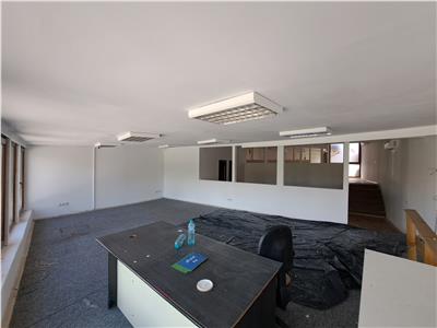 Spatiu comercial, 220 mp utili, situat in zona Semicentrala!