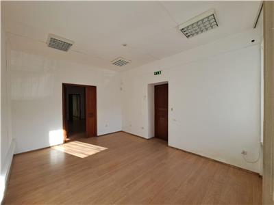 Cladire situata in zona Ultracentrala, S+P+E+M!